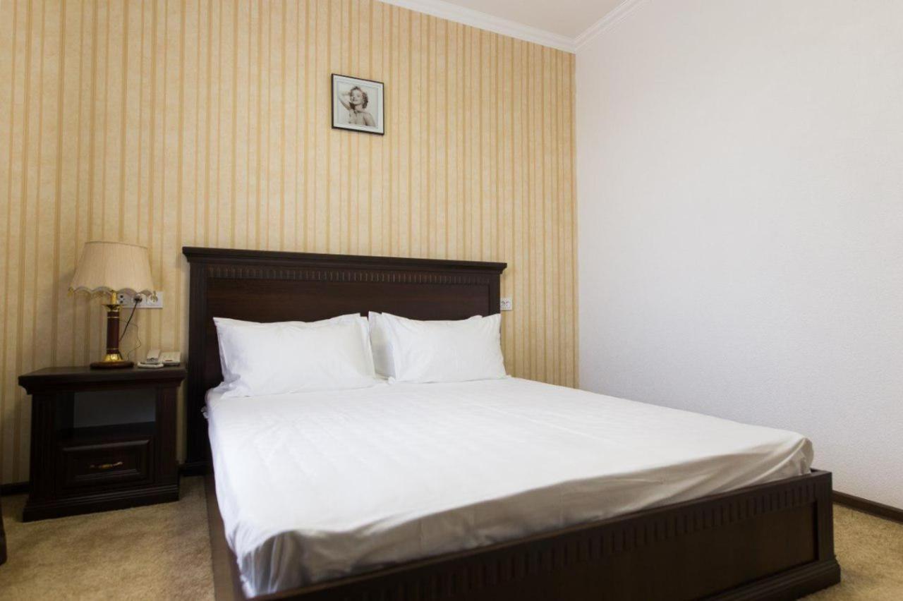 Alexander Hotel Samarkand Buitenkant foto